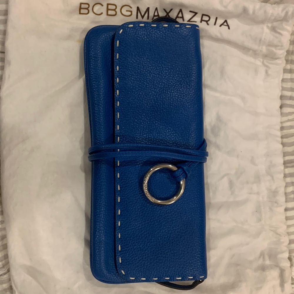 Women’s gorgeous blue faux leather purse with bag.